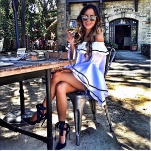 Gorgeous off the shoulder top 😘